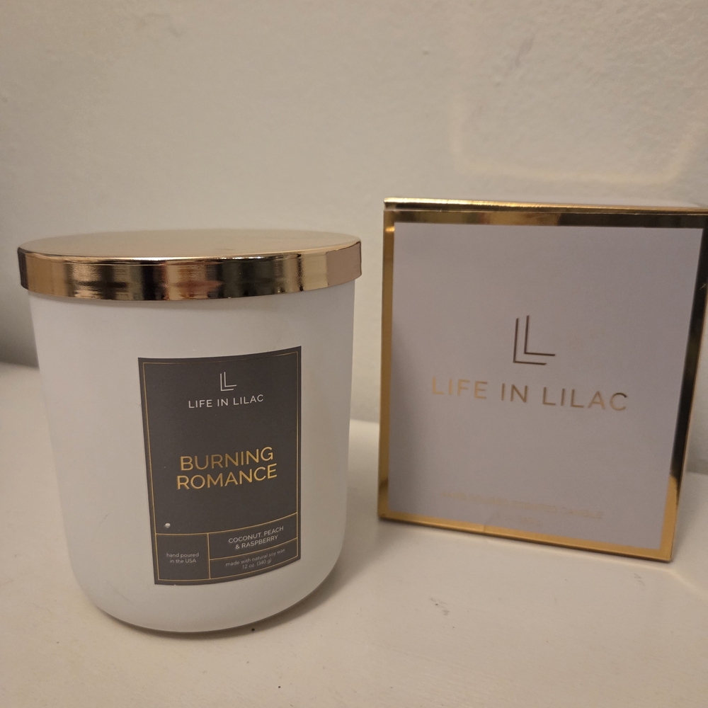Burning Romance Candle - White and Gold